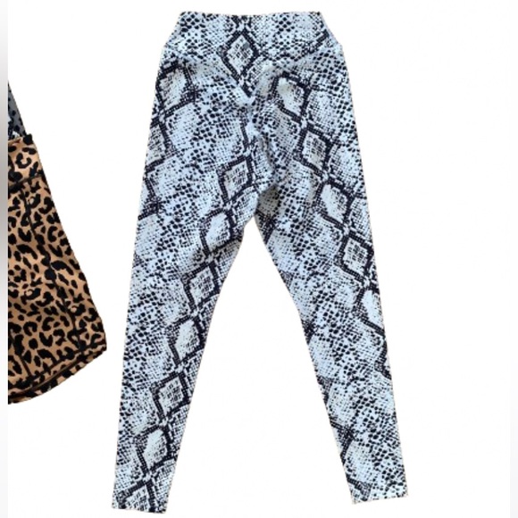 Balance Athletica Vitality Kingdom Collection Legging Bike Short Bundle … - Picture 4 of 13